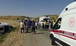 Batman'da korkunç kaza! Minibüs ile otomobil çarpıştı: 11 yaralı