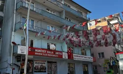 CHP Mamak'ta görevden alma krizi: İlçe binasına dikkat çeken pankart!
