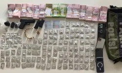 Otomobilde gizli uyuşturucu düzeneği! 4 şüpheli tutuklandı
