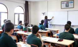 MEB'den ek ders ve ücret düzenlemesi: Yeni uygulamalar Resmi Gazete'de yayımlandı