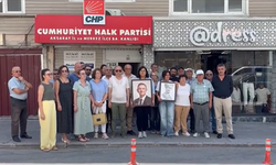 Görevden alınan CHP İl Başkanı parti binasından ayrıldı! "Özgür Özel ile yolumuza devam ediyoruz"