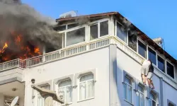Alevlerden kaçıp korkulukta can pazarı yaşadılar! O anlar nefes kesti...