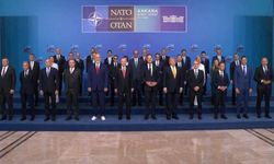 NATO Liderler Zirvesi’nin ikinci gününde aile fotoğrafı çekildi