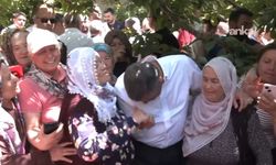 Özgür Özel, Niğde'de kiraz bahçesi işçileriyle bir araya geldi
