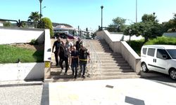 Eski emniyet müdürü parke taşı hırsızlığı iddiasıyla gözaltına alındı..