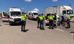 Pendik'te iki otomobil çarpıştı: Biri çocuk 2 kişi yaralandı!