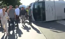 TEM Otoyolu'nda midibüs devrildi: Çok sayıda ekip sevk edildi!
