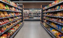 Market raflarında yeni dönem: Cips, salam ve peynirde kademeli yasak başlıyor