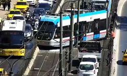 İstanbul’da tramvay seferlerinde aksama: Fındıklı’da tramvay raydan çıktı