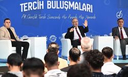 Rektörlerin siyasi etkinliğe katılımı tartışma yarattı