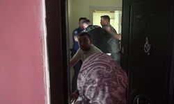 Eşini boşanmaktan vazgeçirmek istedi, 2 çocuğunu balkonda alıkoydu!