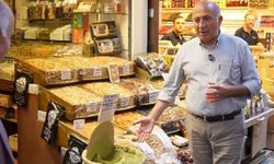 Gürsel Tekin'den Eminönü'nde 'kına' mesajı: '1 kilo alsak değer mi onlar için'