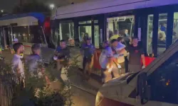 Zeytinburnu'nda iki tramvay kafa kafaya çarpıştı