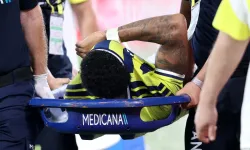 Fenerbahçe'nin Hollandalı savunmacısı Jayden Oosterwolde oyuna devam edemedi!
