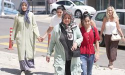 İzmir’de anneler için dayanışma mutfağı: Hem pişiriyorlar hem eve götürüyorlar