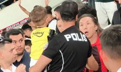 Tribünde çocuğun formasının zorla çıkarılmasına gözaltı!
