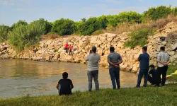 Ceyhan Nehri'nde kaybolan 2 çocuk için arama çalışmaları 2'nci günde