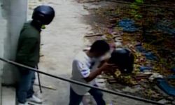 26 dakikalık soygun kamerada: Sıcaktan kaskını çıkarınca yakalandı!
