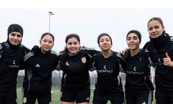 FIFA kararı sonrası tarihi dönüş: Afgan kadın futbol takımı yeniden sahada!