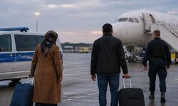 Almanya'da çocukları devlet korumasına alınan çift Türkiye'ye sınır dışı edildi
