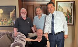 Esenyurt Belediye Başkanı Ahmet Özer, İsmail Beşikçi'yi ziyaret etti