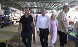 İYİ Parti İzmir Milletvekili Hüsmen Kırkpınar, Çiğli'de pazar esnafı ve vatandaşları dinledi