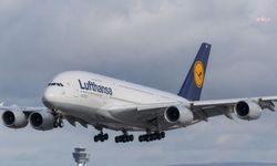 Lufthansa A380, Münih Havalimanı’nda iniş sırasında pist aydınlatmasına çarptı