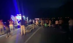 Otomobil refüje çarptı: 17 yaşındaki sürücü hayatını kaybetti