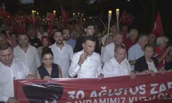 Özgür Çelik, Bahçelievler'de 30 Ağustos yürüyüşüne katıldı