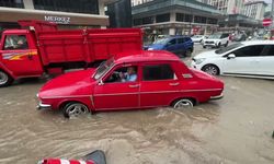 Rize’de sel: Şiddetli yağış hayatı felç etti
