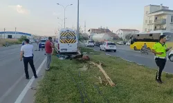Aksaray’da işçi servisi reklam panosuna çarptı: 6 kişi yaralandı!