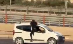 Kavga ettiği kardeşinin aracına tutunup camdan girmeye çalıştı