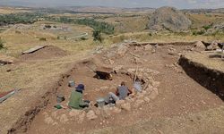 Çorum’da 2 bin 300 yıllık mezarlar gün yüzüne çıktı: Şimdiye dek en iyisini bulduk