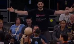 WNBA maçında Enes Kanter krizi: Güvenlik görevlileri salondan çıkardı