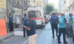 Fatih’te yıkım sırasında bina çöktü: 2 işçi yaralandı!