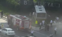 Son Dakika... Zeytinburnu’nda İETT otobüsü site duvarına çarptı: Yaralılar var
