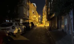 Sokakta önü kesildi, arkadan bıçaklandı: Saldırı kamerada!