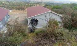 Sivas’ta kontrolden çıkan traktör evin duvarına çarptı: 8 yaşındaki çocuk yaralandı