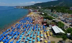 40 bin nüfuslu Çınarcık yazın dolup taşıyor: İlçe 400 bin kişiye ev sahipliği yapıyor