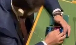 Ahmed Şara’nın Erdoğan'ın konuşması sırasında telefonuyla ilgilendiği anlar gündem oldu