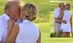 ABD Başkanı Trump'ın yardımcısını öptüğü fotoğraf: Ortalığı karıştırdı