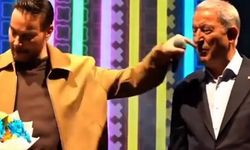 Sinan Akçıl yanlışlıkla Hulusi Akar'ın ağzına vurdu