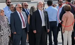 Belediye başkanı protokole sırtını döndü!