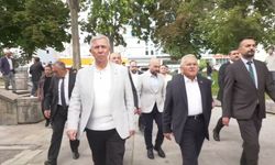 AKP’li başkan meşhur yemekleri Mansur Yavaş’a ikram etti