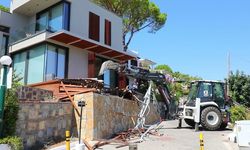 Bodrum’daki tatil sitesinde kaçak yapı yıkıldı