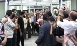 Diyarbakır’da çiçeklerle karşılanan Selçuk Mızraklı: Artık bu toprağa barışı ekelim, onun rahmetini sevgiyle besleyelim