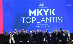 Erdoğan AKP'ye geçen dört başkana rozet taktı