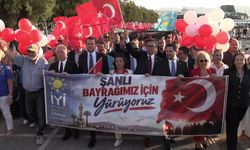 İYİ Parti'den İzmir'in kurtuluşunun 104. yılında "Bayrak" yürüyüşü