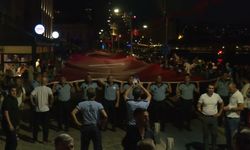 İzmir’in kurtuluşunun 104. yılında fener alayı düzenlendi