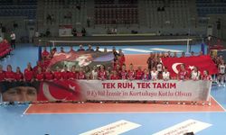 Kadın voleybolculardan İzmir’in kurtuluşuna özel dostluk maçı